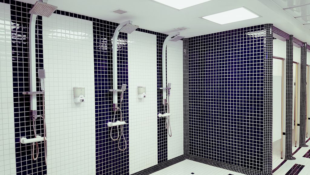 دوش های استخر.jpg دوش های استخر.jpg